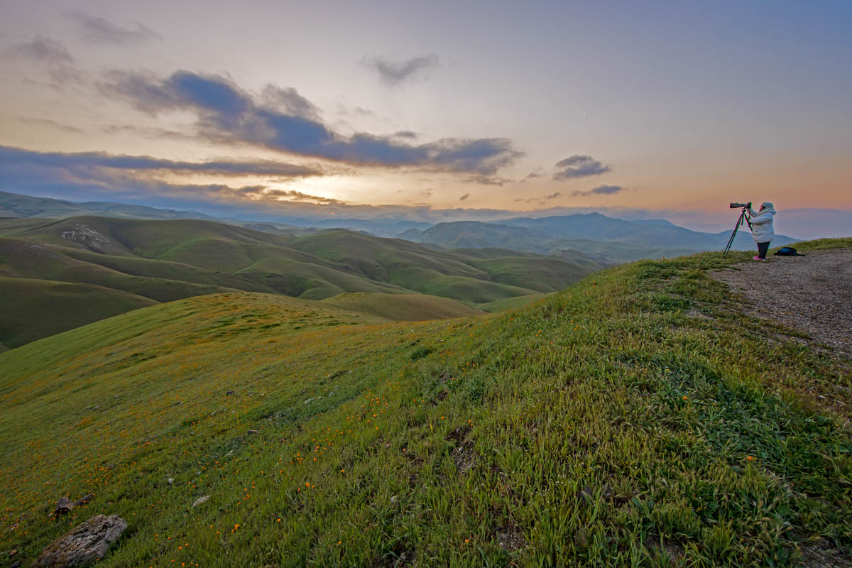 8B2A1113-Edit.jpg : Sunrise over hills