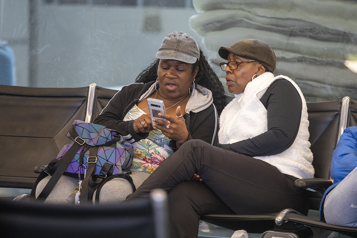 7R6A7071-1a.jpg : People in the airport