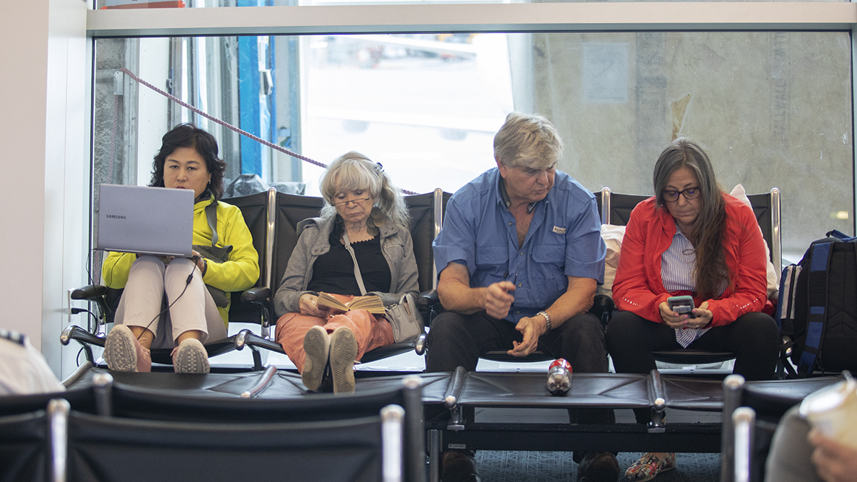 7R6A7078-1a.jpg : People in the airport