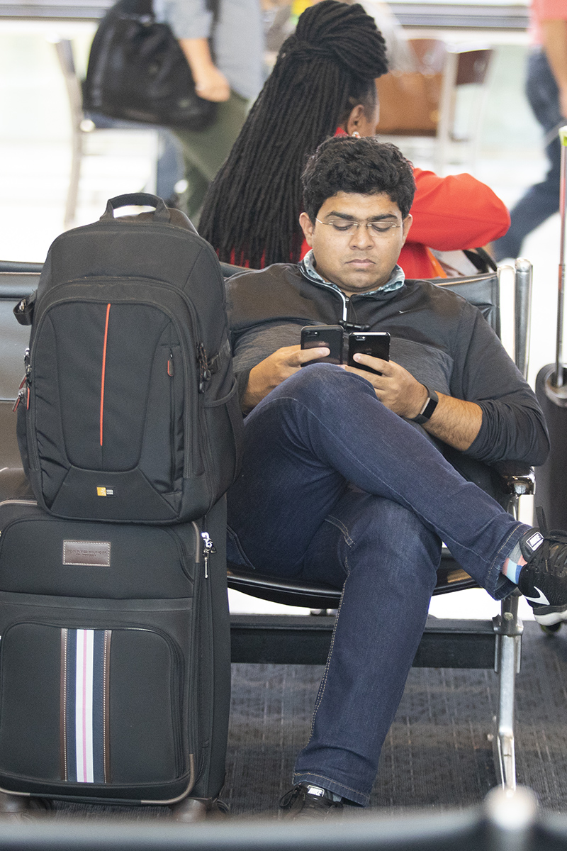 7R6A7082-1a.jpg : People in the airport