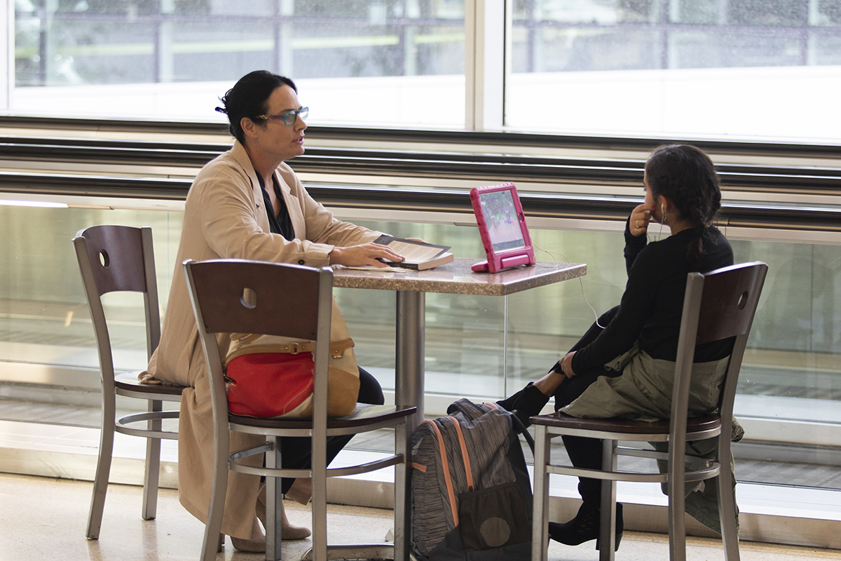 7R6A7073-1a.jpg : People in the airport